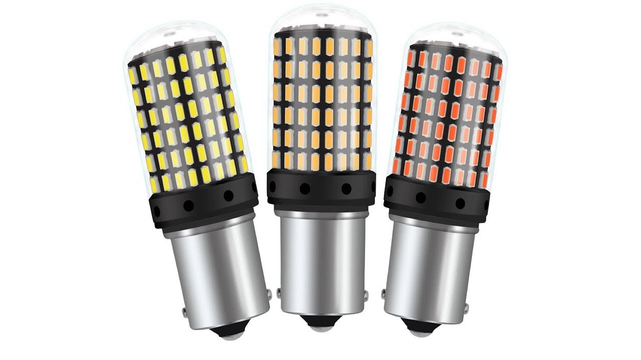 Porównanie Żarówek P21W LED z Standardową Żarówką W Kierunkowskazach