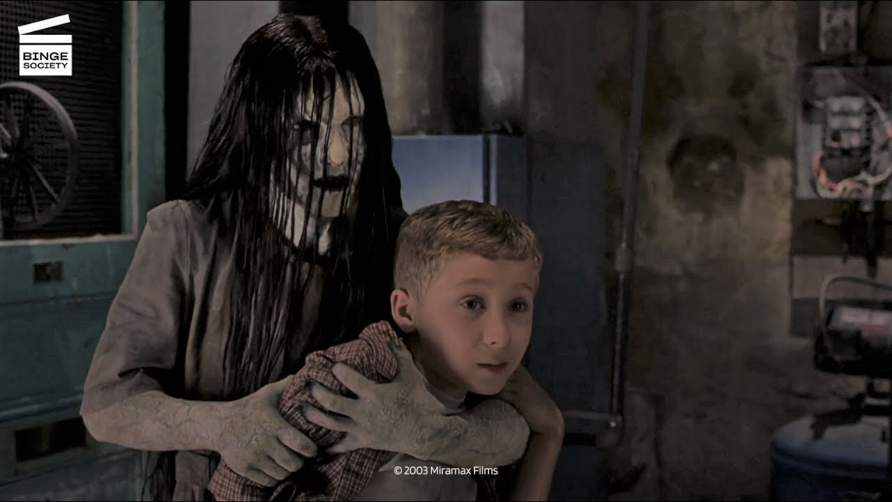 Scary movie 3 :  L’horrible Tabitha se joue de Cindy et George (CLIP HD)