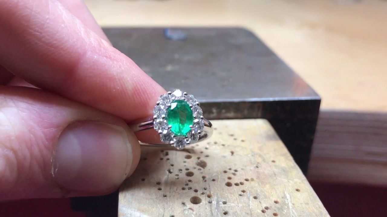 18ct Gold Oval Emerald Cluster Diamond Ring