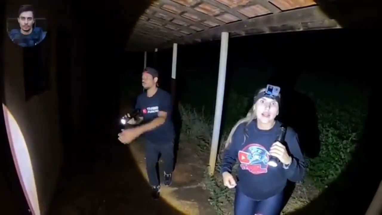 Foi assustador na casa do  sigano ele já estava esperando nós lá dentro 