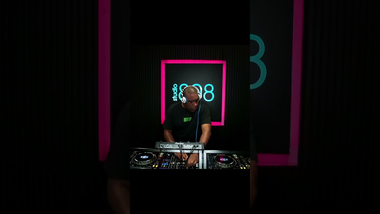 Watch the full set now! 