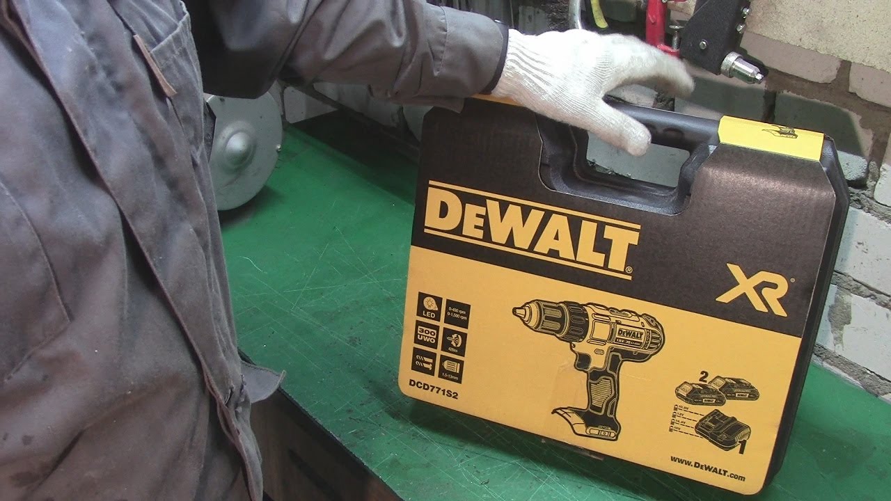 Дрель-шуруповерт DeWalt DCD771S2 18 В Li-ion 2x1.5 Ач . Обзор.