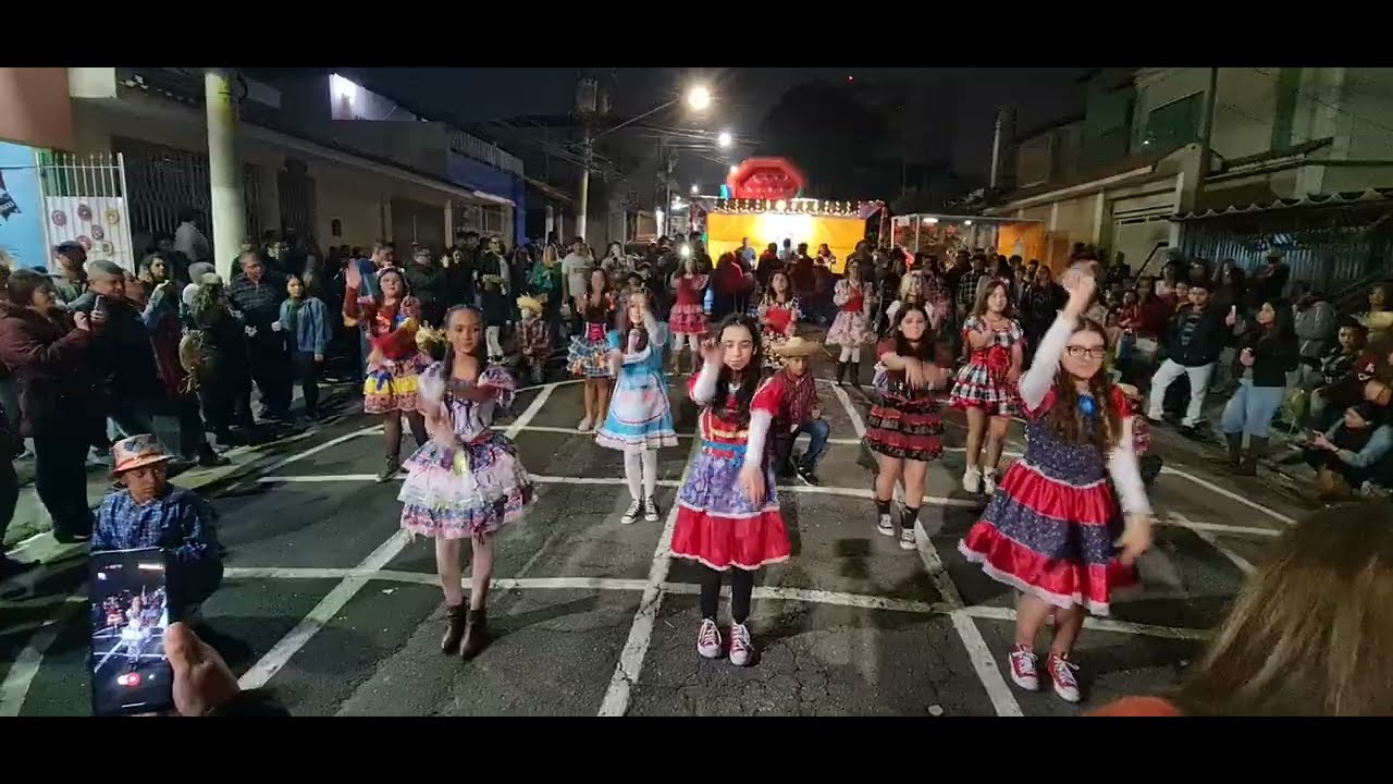 Dança 6º Ano A e B Festa Junina 2022 Colégio Degraus Objetivo Guilhermina