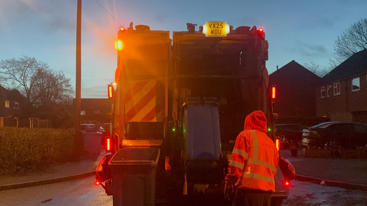 Dennis Elite + Refuse Truck on Recycling, WDU 