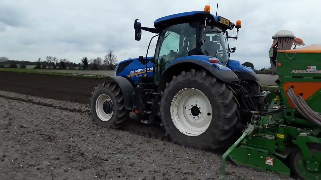 New Holland   t7 165 s  drilling  in suffolk