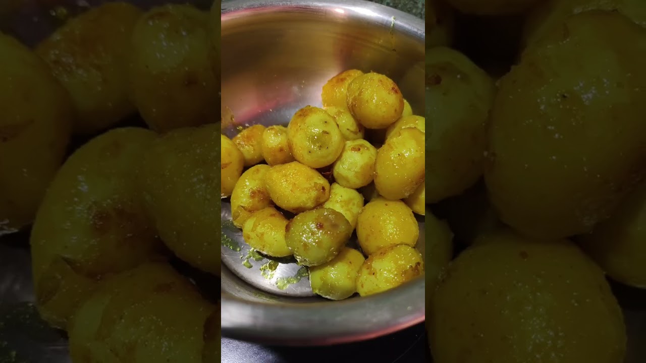 নিরামিষে কড়াইশুঁটির কচুরি আর ছোট্ট আলুর দম 🤤🥰😍#youtubeshorts #like#comment #shere #cooking #recipe