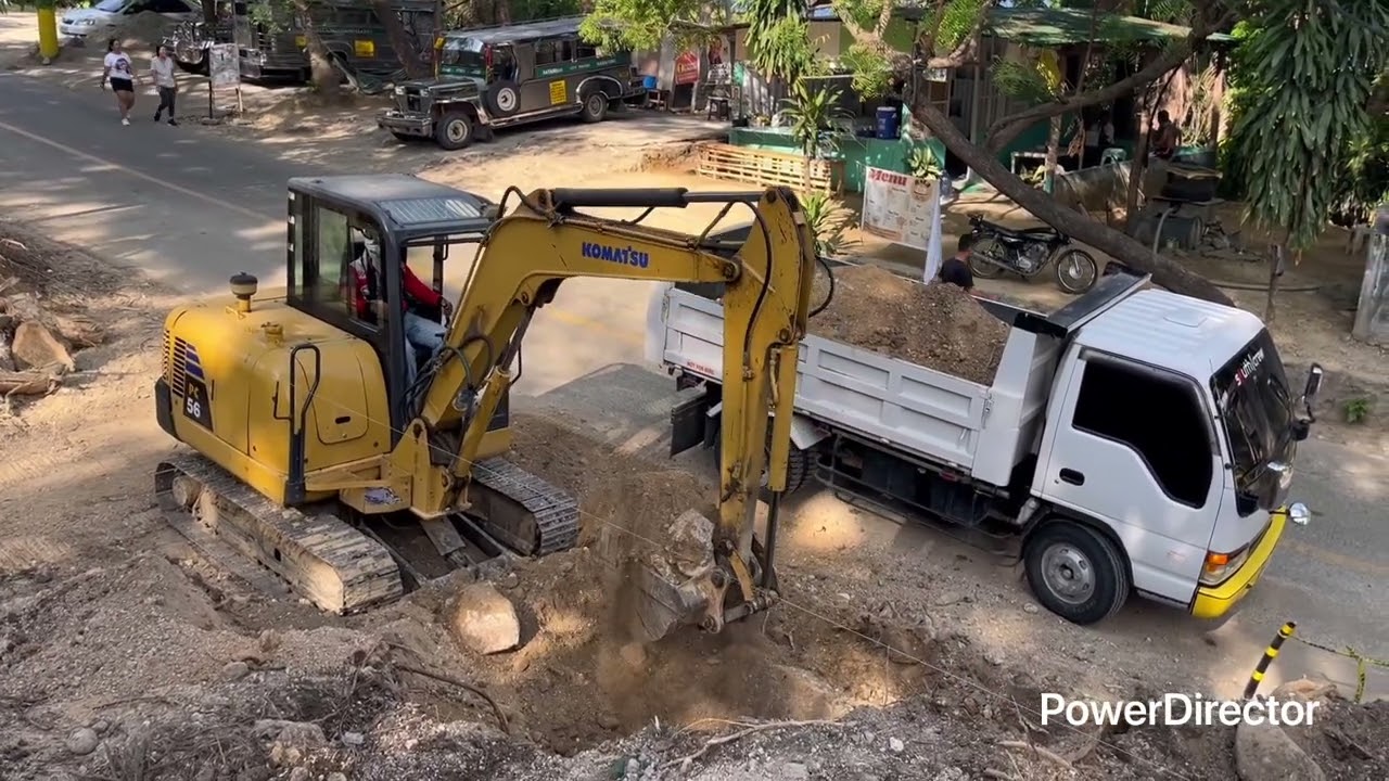 Komatsu PC56 - Loading Isuzu dump truck