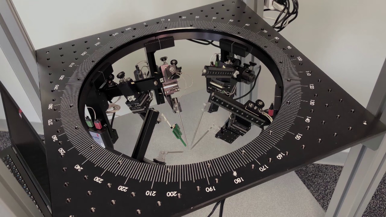 Multi-Probe Micro-Manipulator System for Silicon Neural Probes