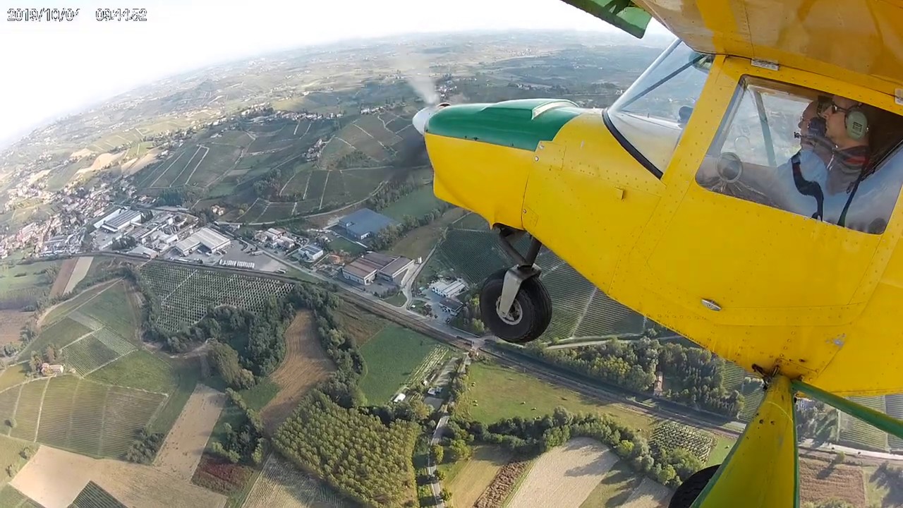 Dimostrazione di volo lento con una riattaccata ed un atterraggio corto al campo volo del Boglietto