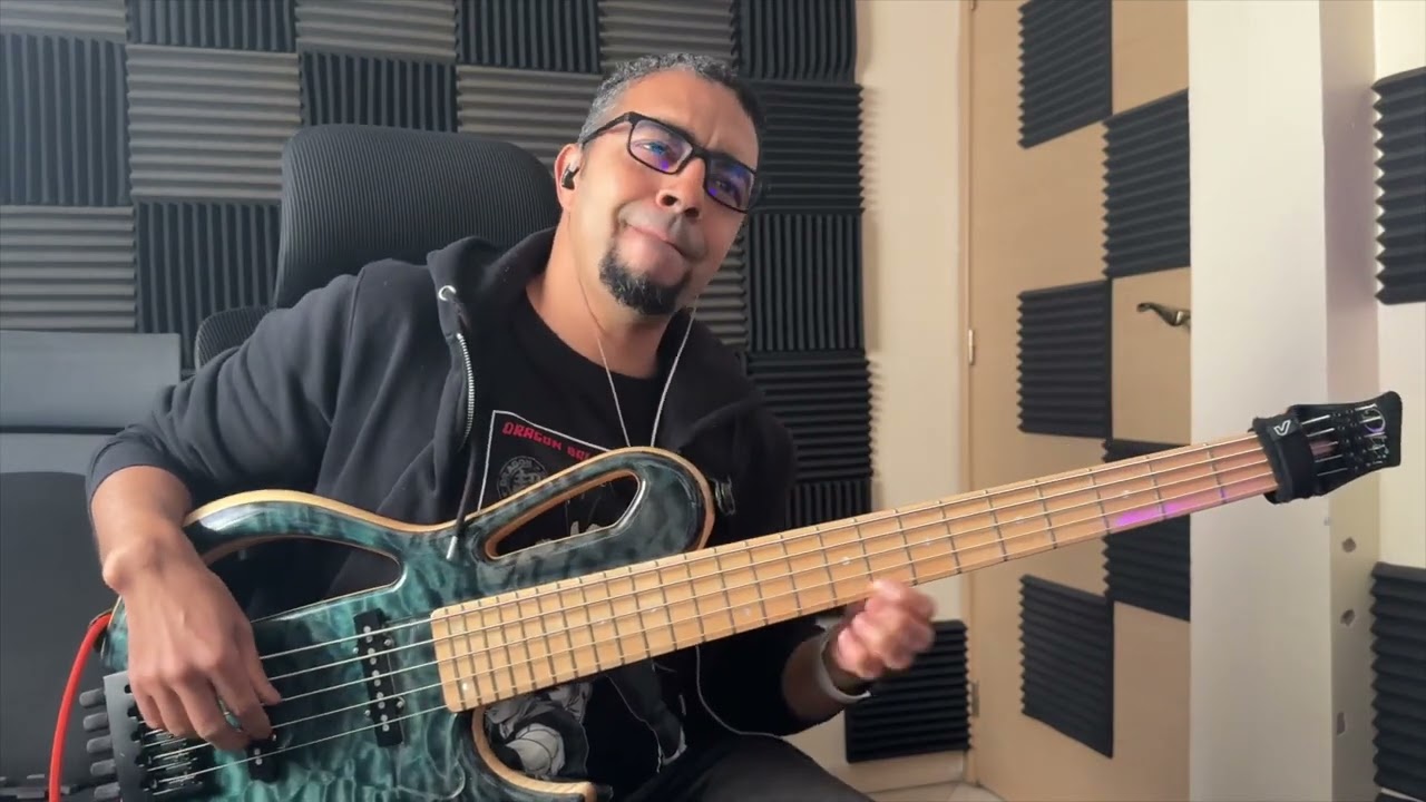 Jam'in Backing Tracks Bass Collection - 04 Groovy Mellow Bass Backing Track in C# Minor