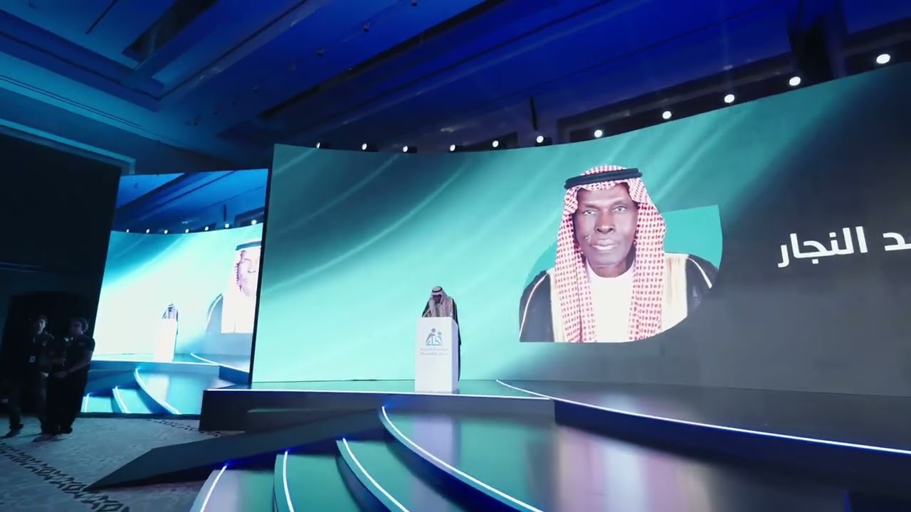 ‏بصوته العذب وأدائه المميز أضاف الإعلامي الدكتور حسين النجار لمسة خاصة على حفل ⁧‫#إخاء_السنوي‬⁩،