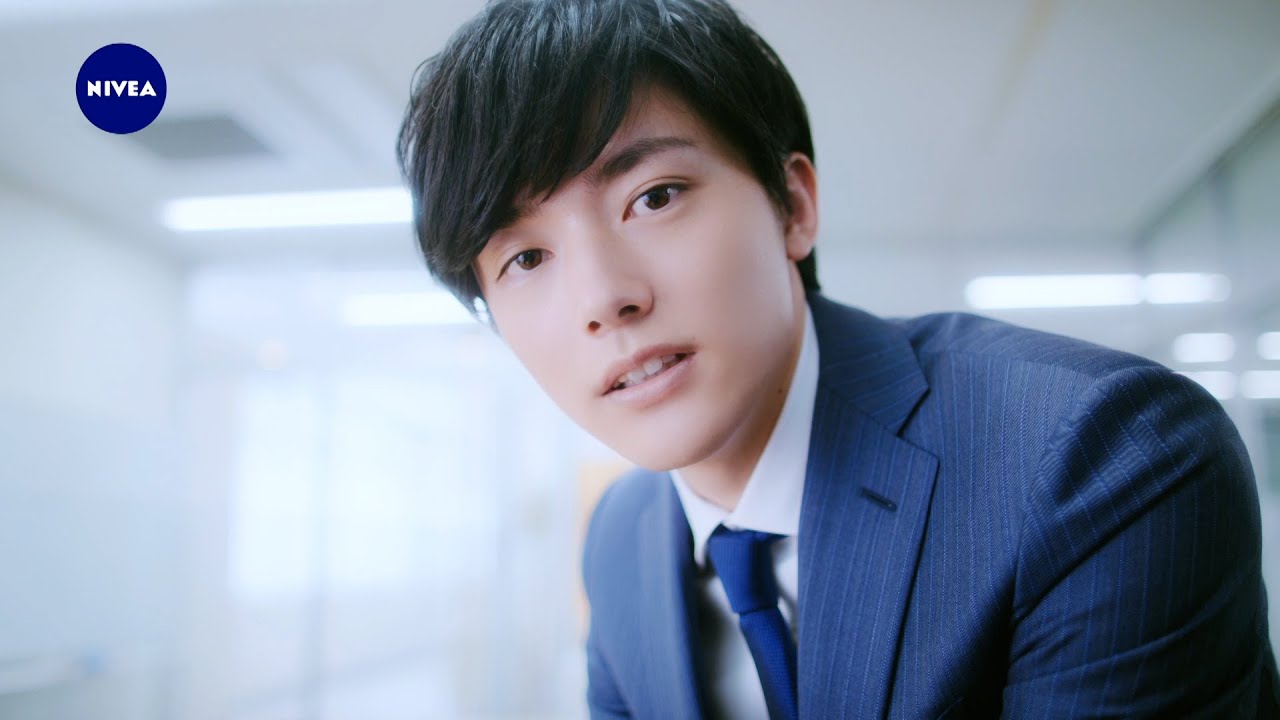 Kaito、スーツ姿の会社員になって甘い言葉で女性の心を揺らす　ニベア「突然チャンスな30秒」WEBムービー