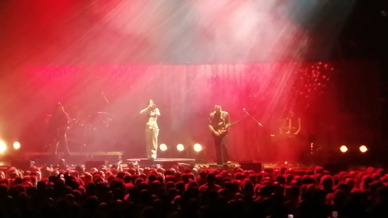 Charlotte Wessels - The Crying Room | Live Paris, France 25.01.2026