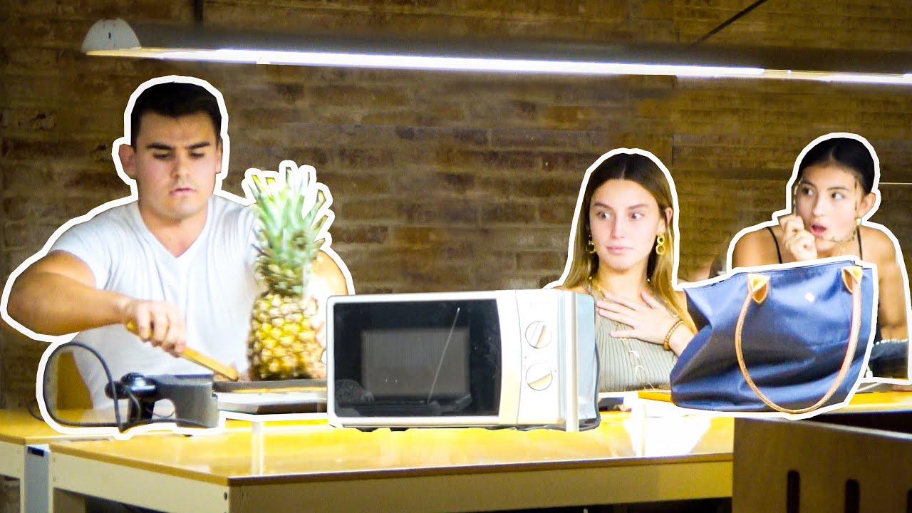 COCINANDO COMIDA RUIDOSA EN LA BIBLIOTECA! [Cámara Oculta]