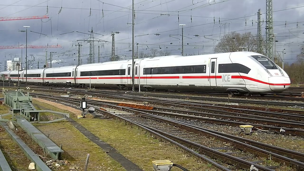 Züge Badischer Hauptbahnhof in der Schweiz Basel Germany Railway . Deutschland Eisenbahn Bahnhof
