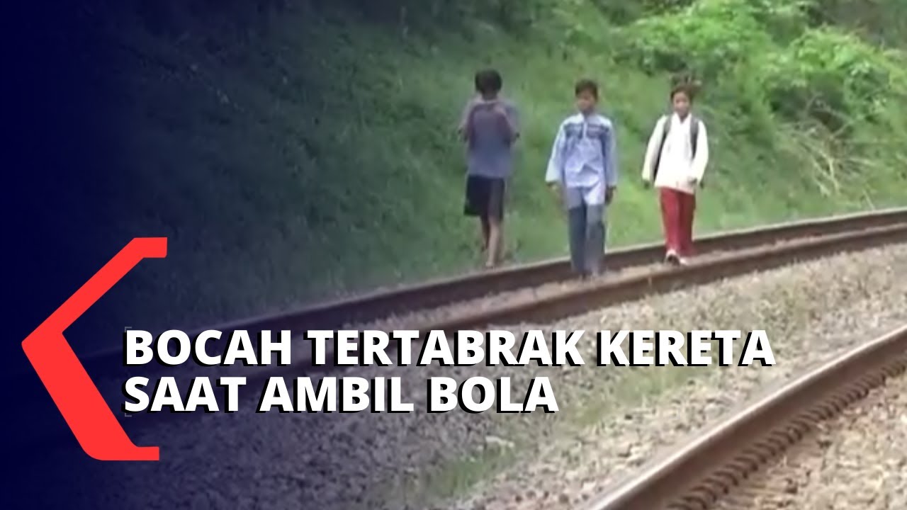 Ambil Bola, Bocah Tewas Tersambar Kereta Api