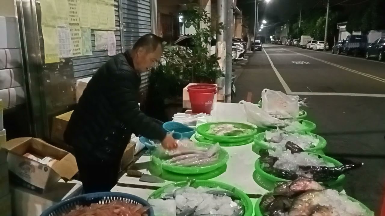 價格一出全場暴動，人潮湧進來生意直接爆表！  阿源海鮮拍賣@台中豐原