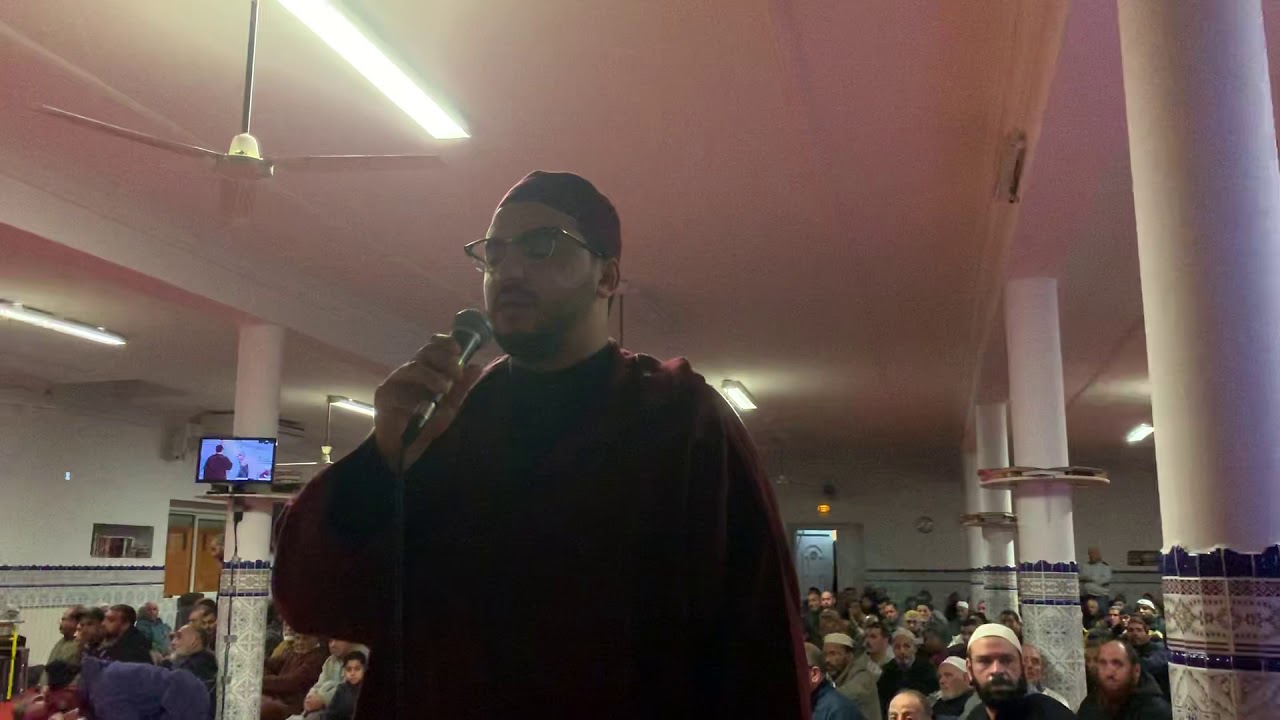 القارئ إلياس الساكت يرفع أذان صلاة المغرب