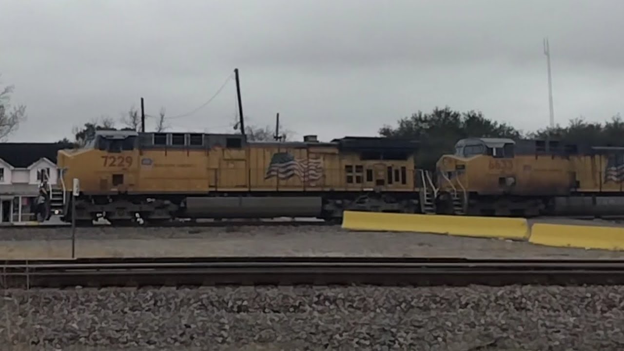 UP Duo leads a Ethanol Train with DPU in Spring TX (Round 7)