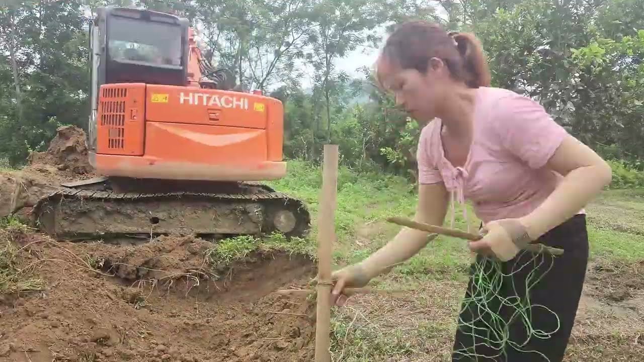 Timelapse: Single Woman Digging a Pond, Making a Water Wheel | Harvesting Fish