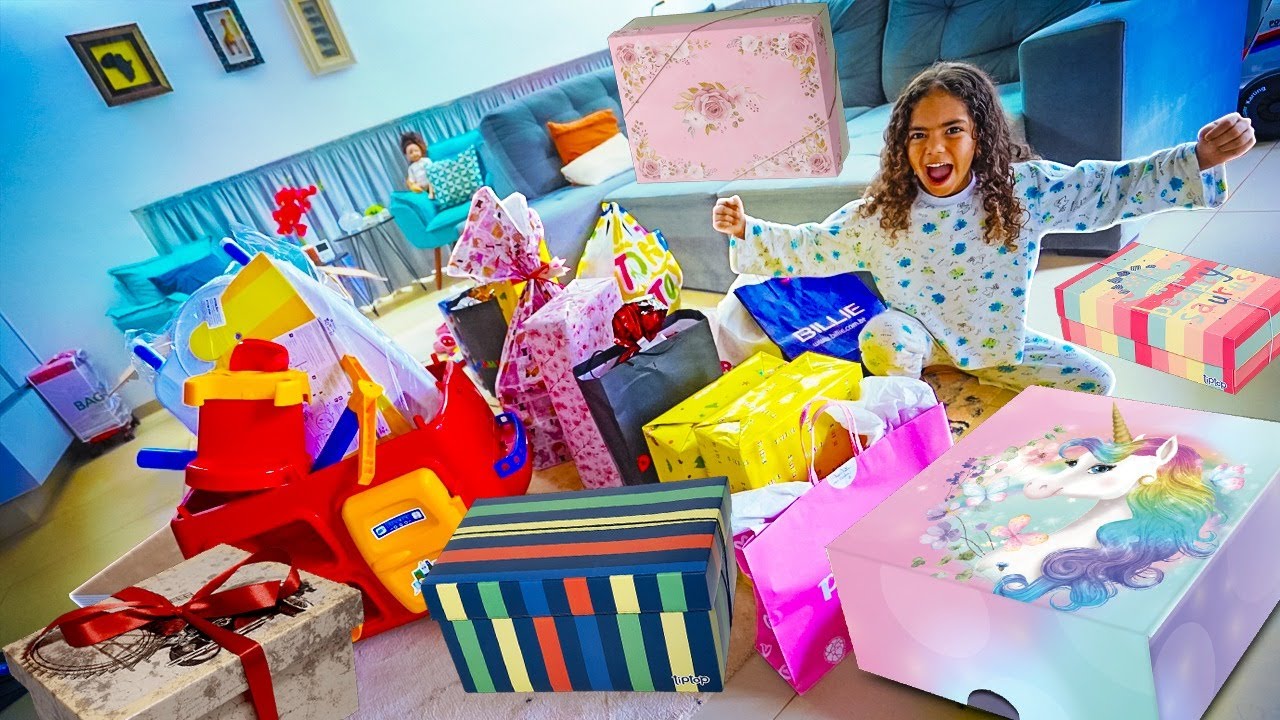 ABRINDO TODOS OS PRESENTES DO MEU ANIVERSÁRIO 🎁🎁🎁🎉* Obrigada a todos pelos presentes eu amei 😍😍😍