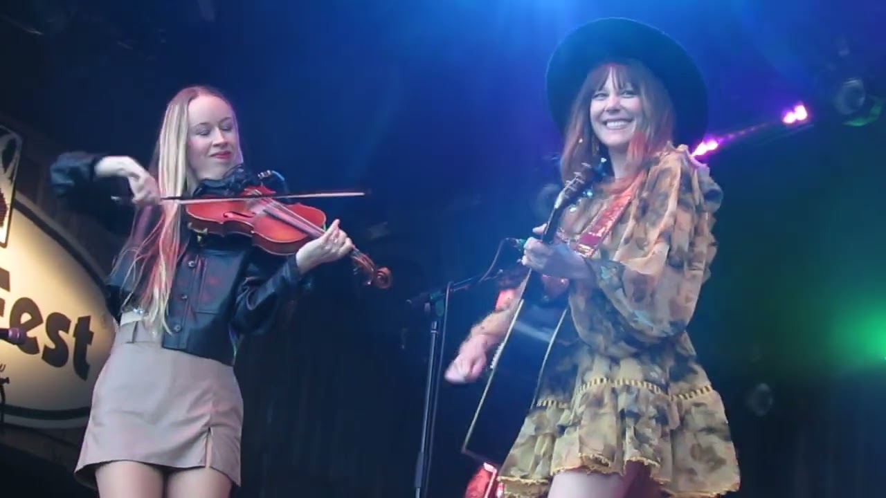Molly Tuttle - She's A Rainbow (Rolling Stones, cover)