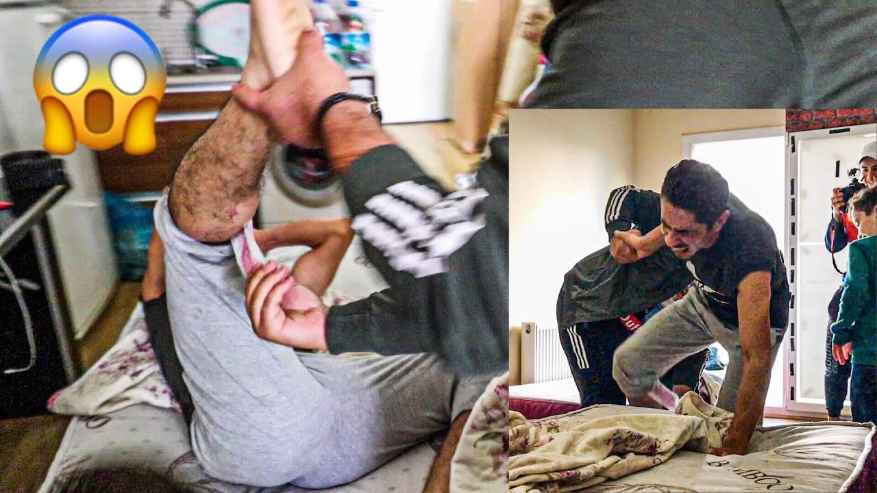 مقلب ازالة الشعر في ابي !! ضربني من وجعو