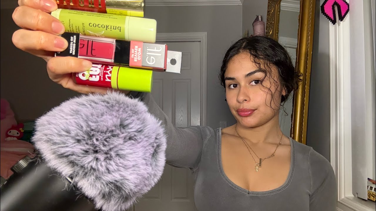 asmr : lipgloss application