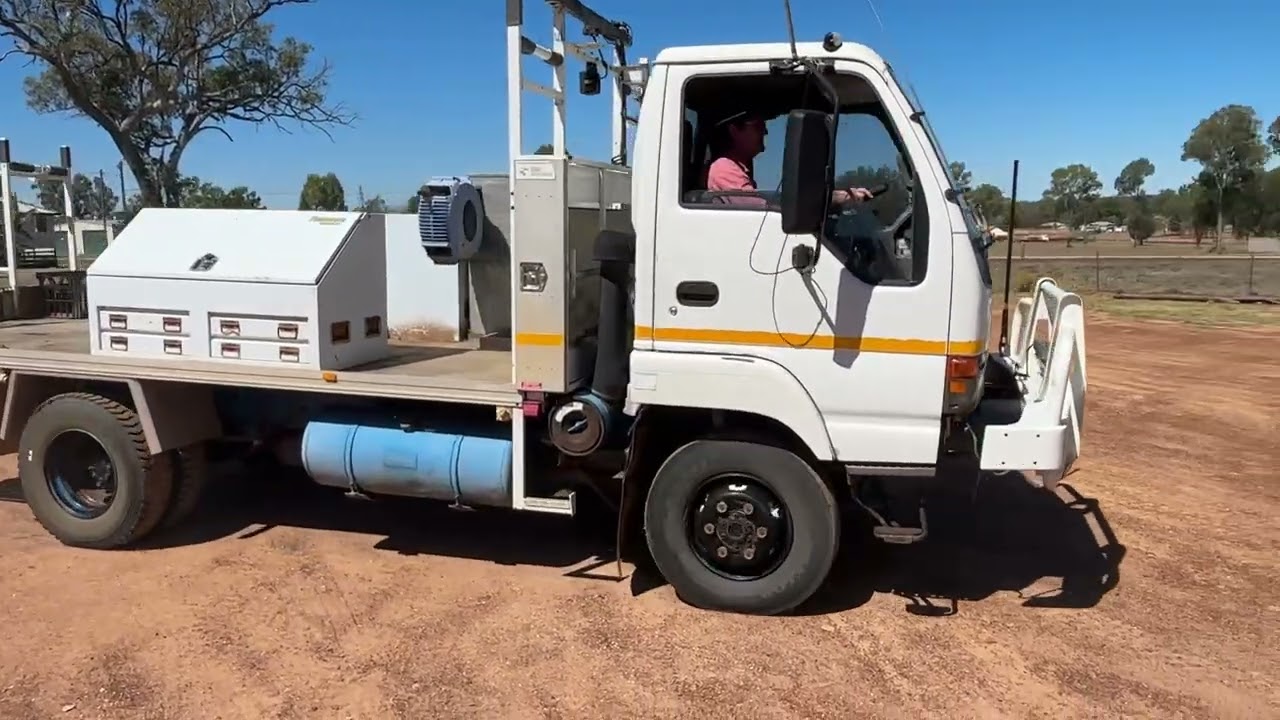 2004 ISUZU NPS SERVICE TRUCK