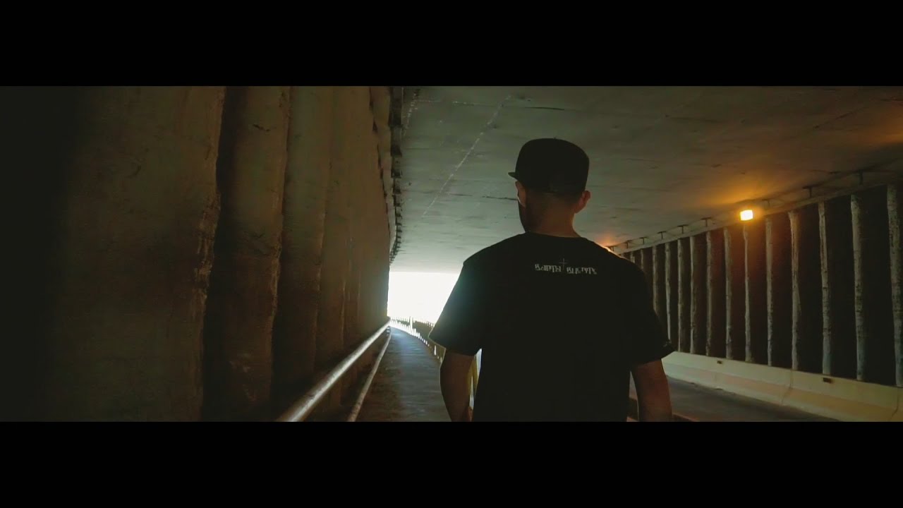 Toscko Mala Vida | Sin Elegancia [V&iacute;deo oficial] Alzada Films Rap M&egrave;xicano