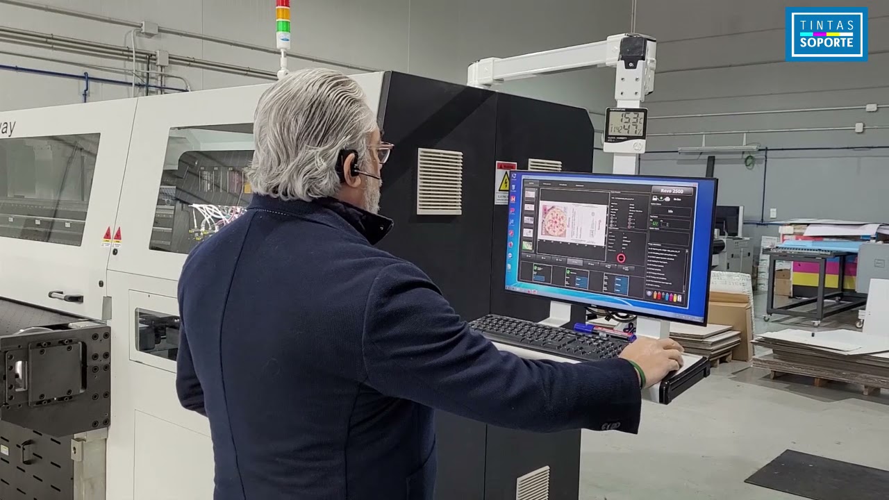 Aprende a personalizar una caja de pizza con la #REVO2500W