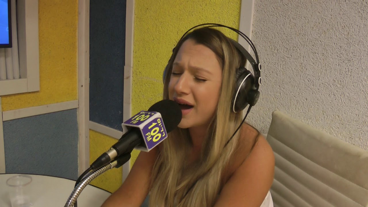 ספיר סבן - אושר לדקה (אורי בן ארי) לייב ברדיוס 100FM - מושיקו שטרן