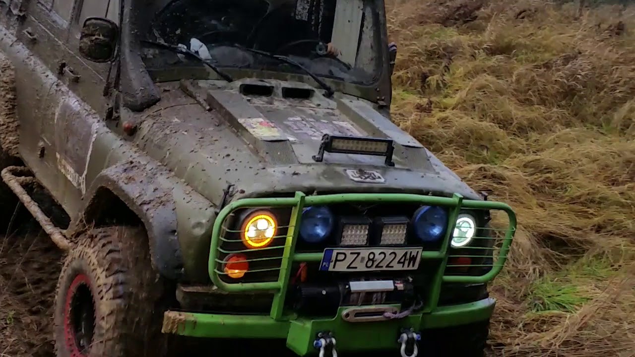 UAZ 31512 na Maxxis Mudzilla 35x13,5 zjazd