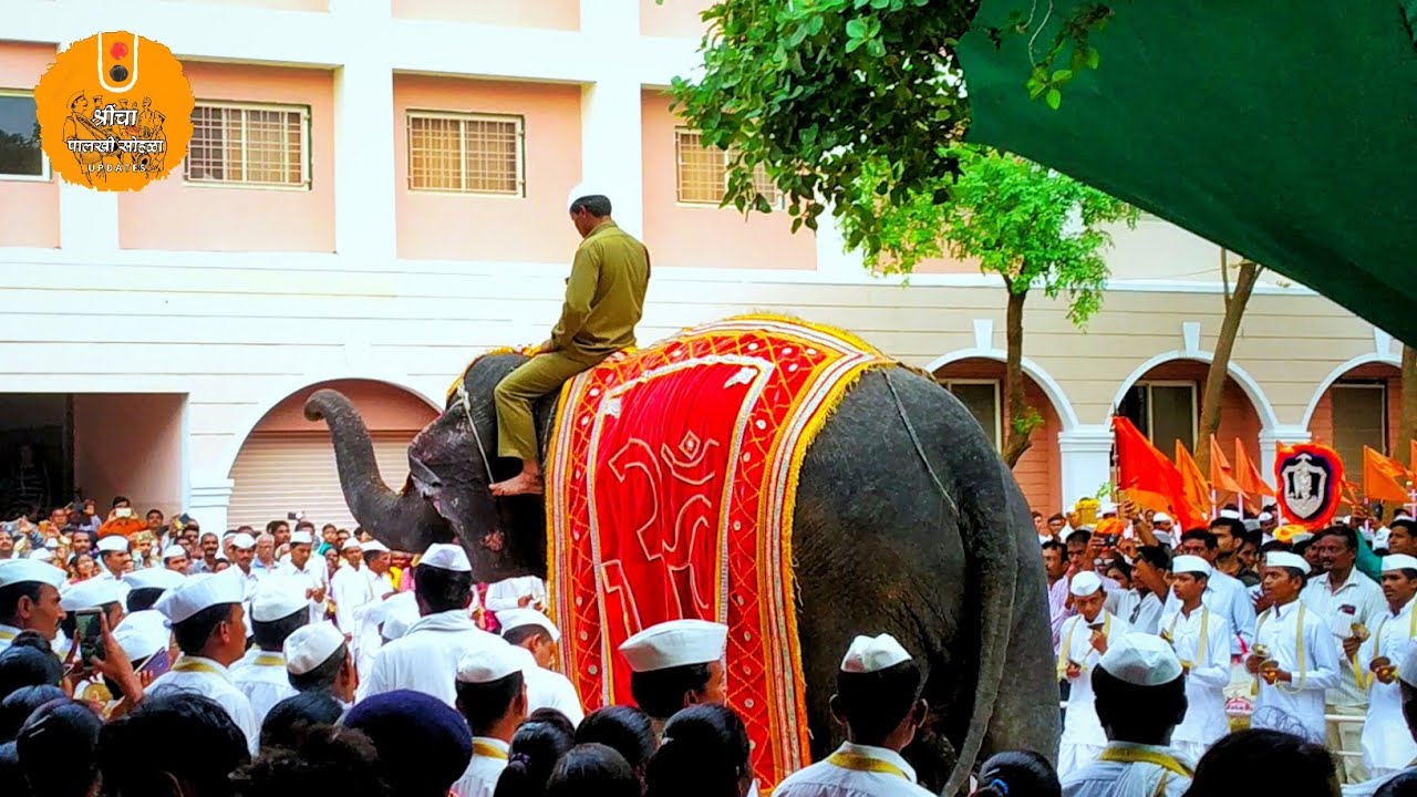 Thursday' Gajanan Maharaj Palkhi Parikrama On Mandir | Shri Gajanan Maharaj Palkhi Shegaon