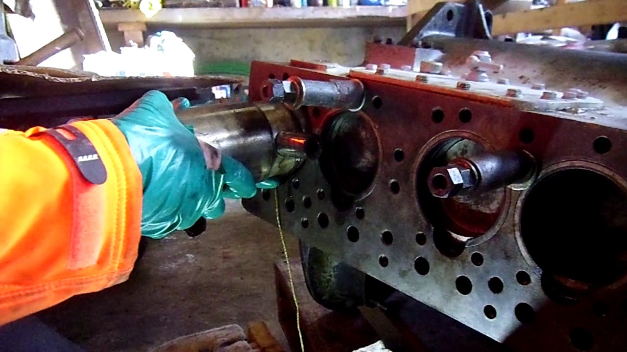 Installing Pistons & Conrods In A Ferguson TEF20 With The Crankshaft In-situ