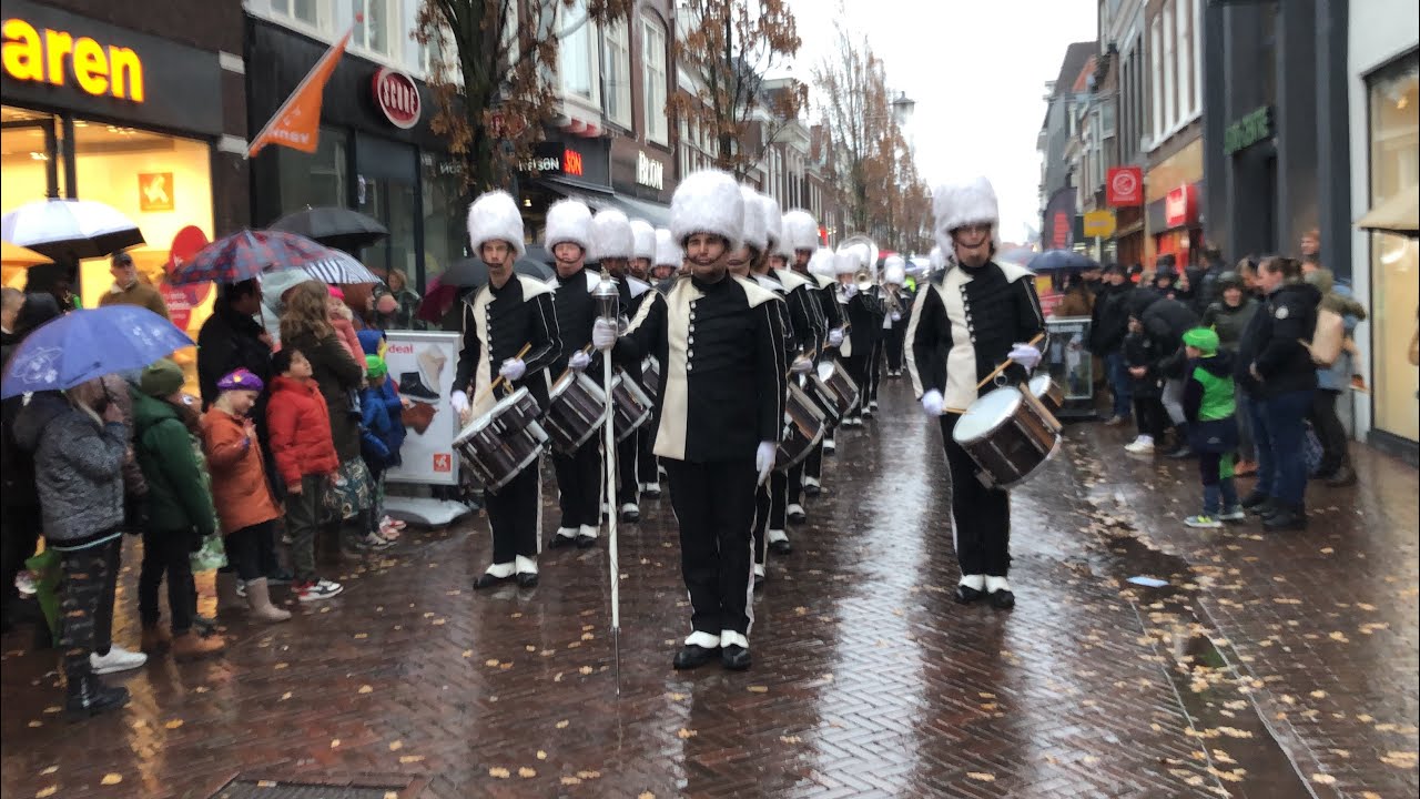 Advendo Sneek door het centrum van Sneek tijdens intocht sinterklaas 2023