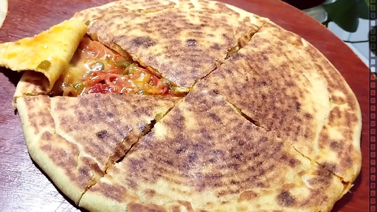 【En Kabyle】🥙 Kesra farcie à la chakchouka ⚡Rapide & 💰 économique 🌶️ piquante #Kabyle #Kesra #Explore