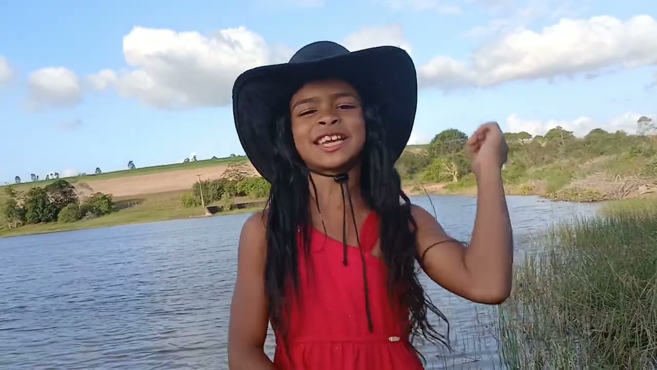 Karolaine Duarte - Hoje Eu Vim De Bota  (Clipe Oficial)