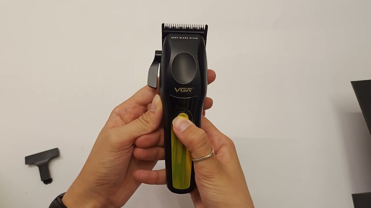 Відео огляд: Акумуляторна машинка для стрижки VGR V-195 GOLD