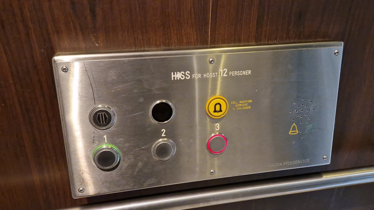 Deve Mod by Generic Hydraulisk Elevator @ Fisksätra Centrum, Fisksätra, Stockholm, Sweden
