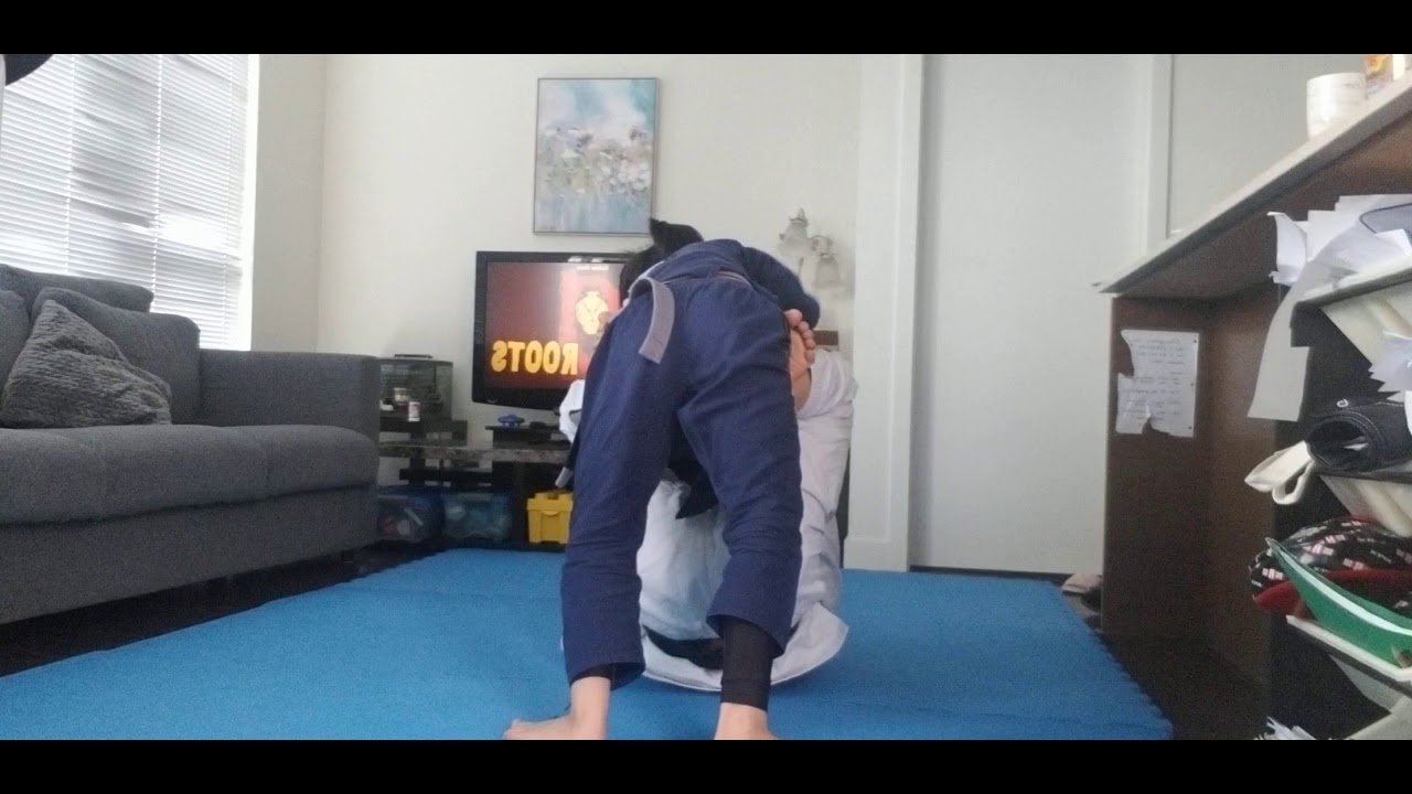 8 yrs old jiujitsu girl sparring with her dad