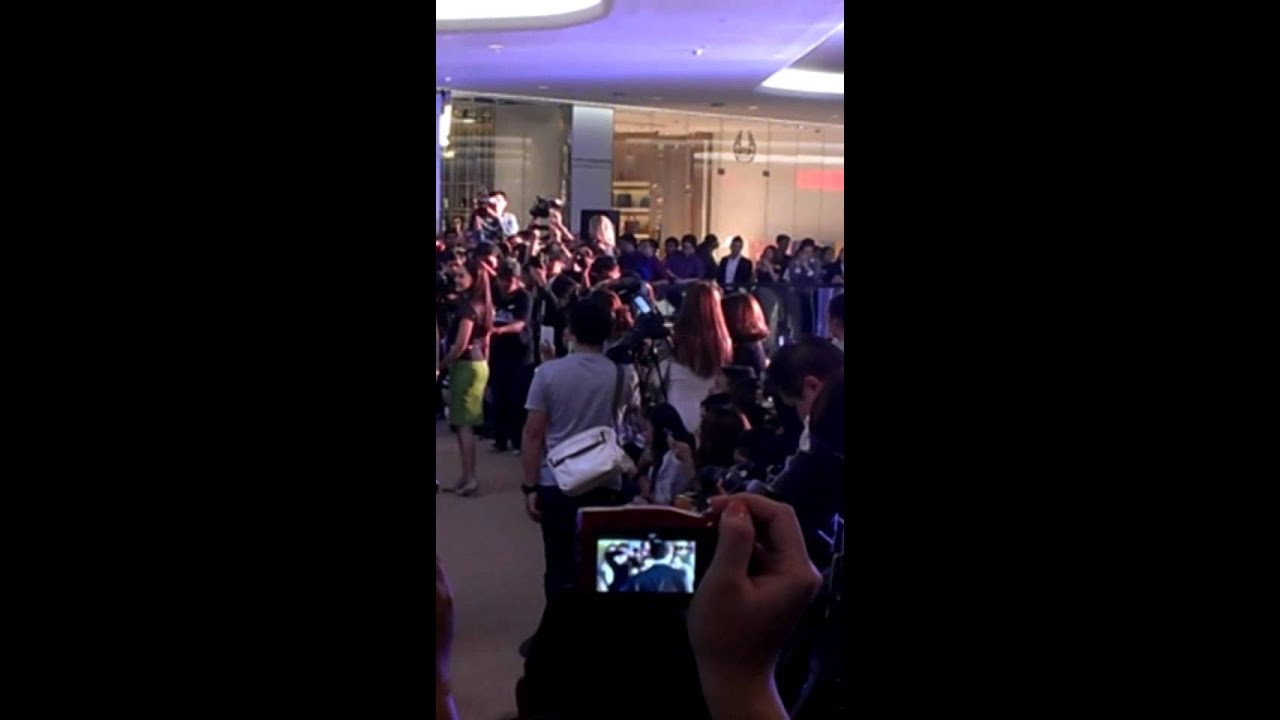 070714: James Jirayu Grand opening AIS Shop.