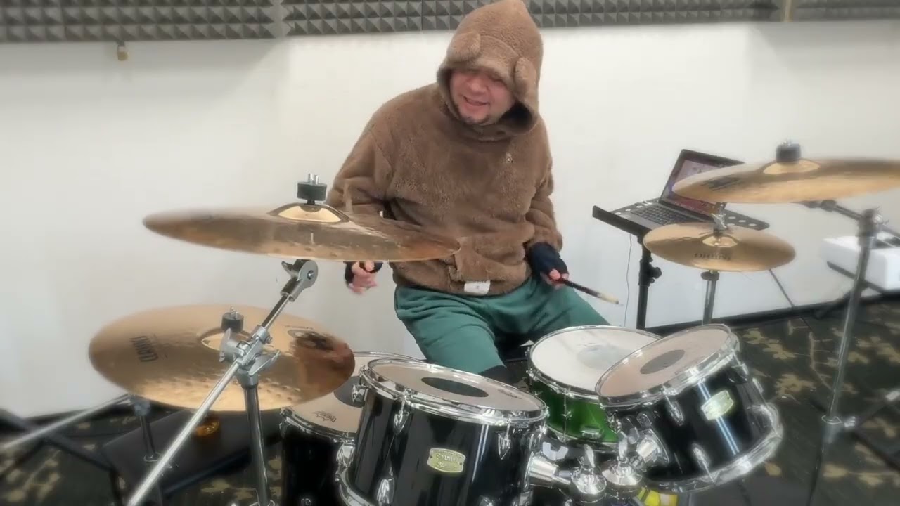 たたいてみたよ🐻 ❄️🥁♪（桃色片想い）20250209