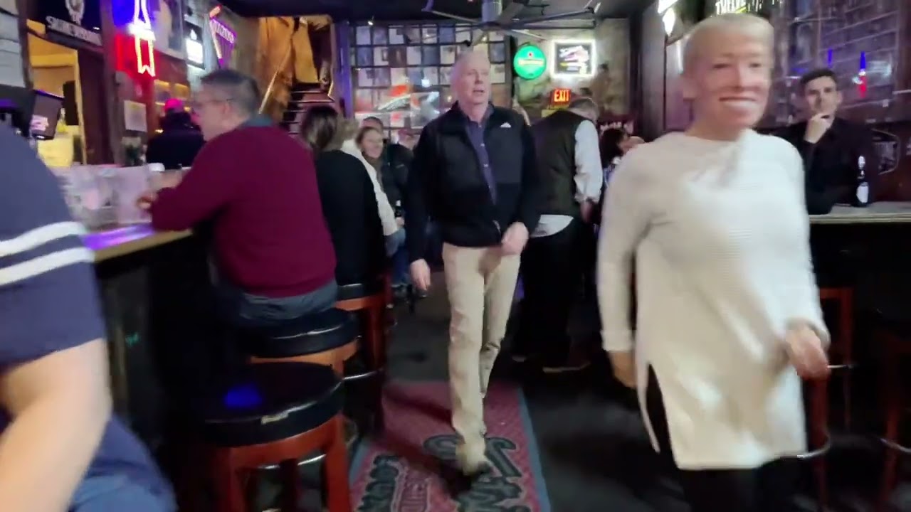 See inside Tootsie’s Orchid Lounge bar walk through tour Broadway Nashville Honky tonk school . org