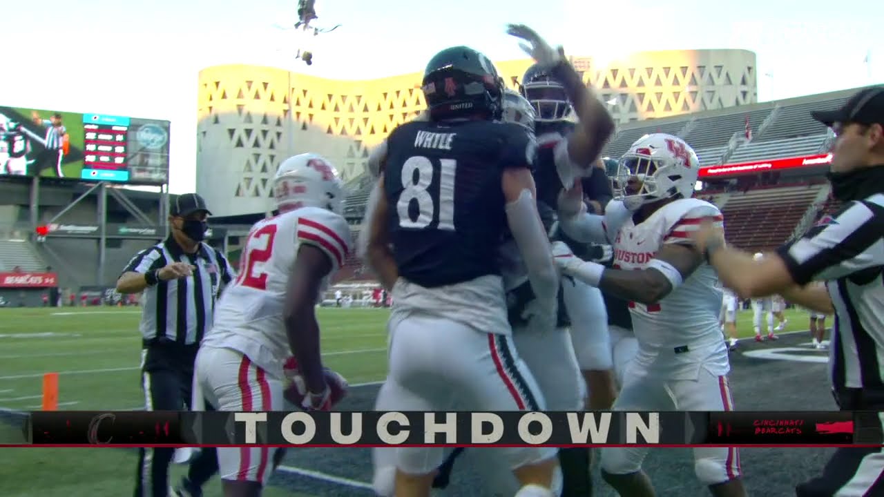 Josh Whyle Catches The Alley-oop | Cincinnati Bearcats | Fujitec Skilled Play of the Game