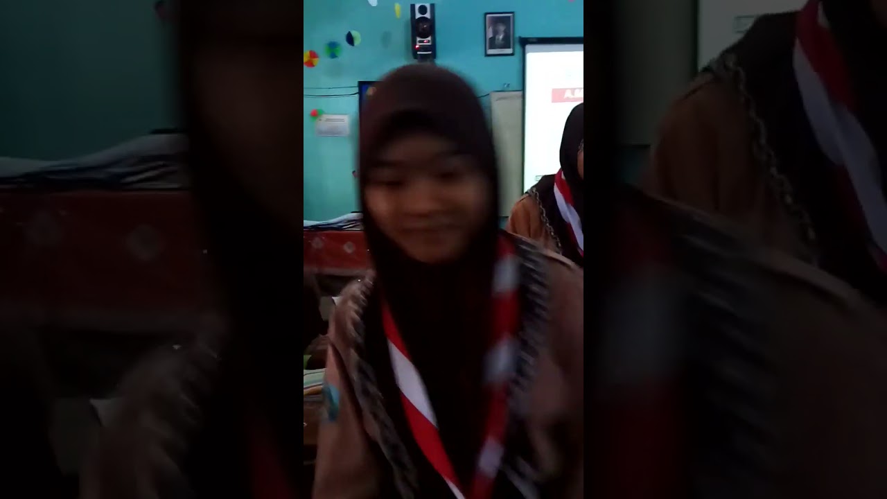 BU ANIS MENGAJAR TENTANG JAM 