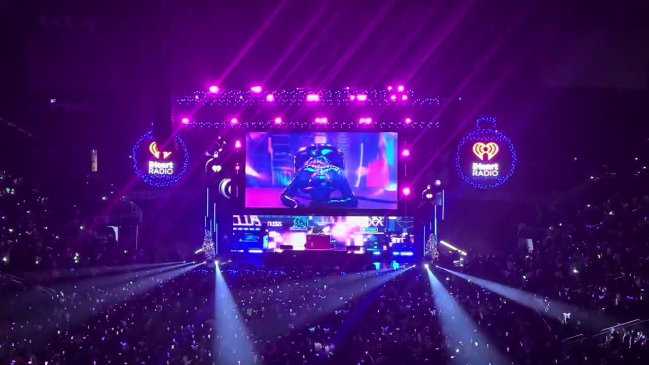 Nicki Minaj Live Jingle Ball ATLANTA part 1