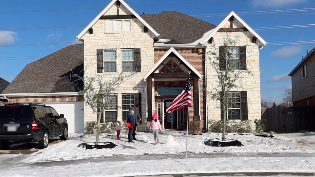The Snow Came Down and the Power Went Off | Day in the Life Texas Snow Storm 2021 (Feb. 15 Part 1)