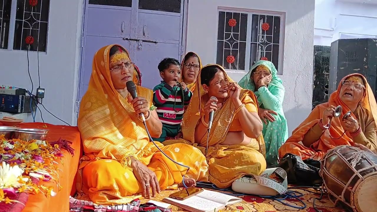 फागुन में धूम सखियों के संग होली सुने 