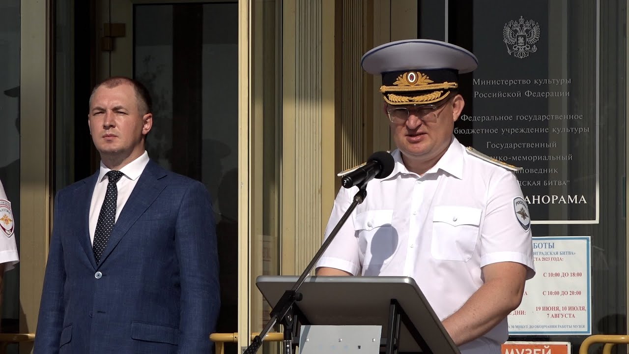 Сергей Лебедев вручил дипломы выпускникам Волгоградской академии МВД России